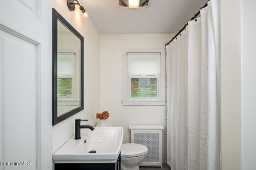 475 Water St, Williamstown MA  01267-2895 exterior