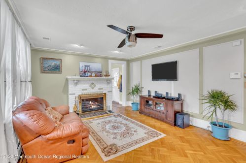 1326 Locust Dr, Tinton Falls NJ 07712-4911 exterior