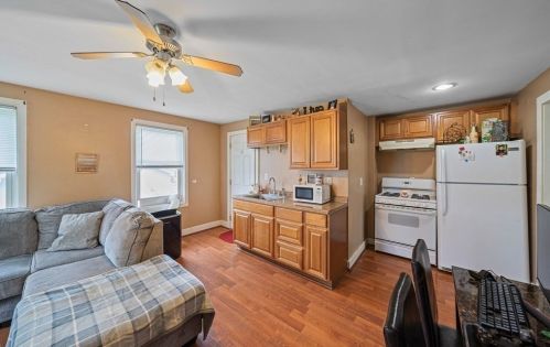 221 Healy St, Fall River MA 02723-1289 exterior