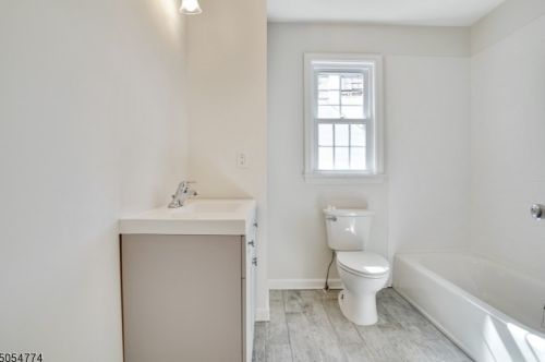 6 Watsessing Ave, Belleville NJ  07109-4101 exterior