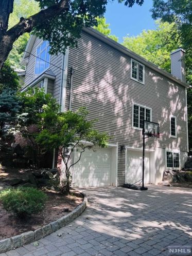 70 Highwood Ave, Tenafly NJ  07670-1833 exterior