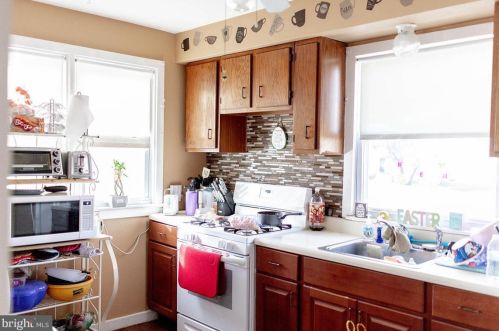 48 Arline Ave, West Deptford NJ 08096-1912 exterior