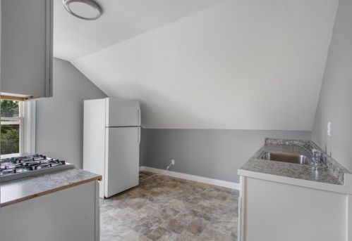 556 Bradford Ave, Fall River MA 02721-1017 exterior