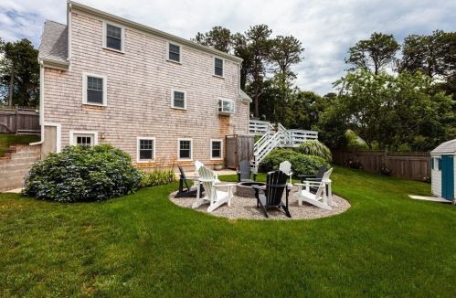 74 Ellis St, Chatham MA  02633-1881 exterior