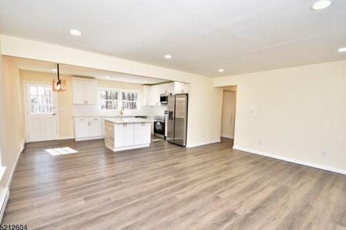 8 Evergreen Rd, Wantage NJ  exterior