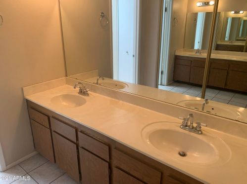 7038 42nd St, Phoenix AZ  85042-8906 exterior