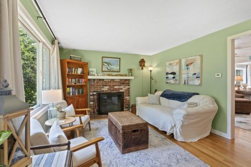 37 Howard Dr, Plymouth MA 02360-4272 exterior