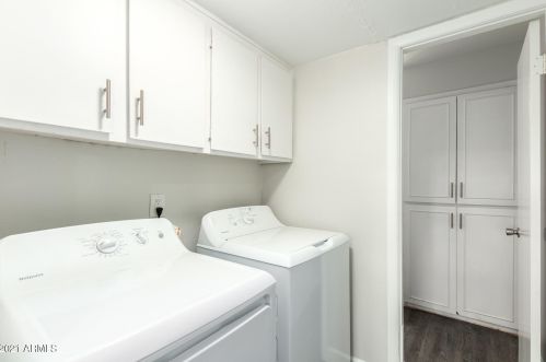 2858 Clarendon Ave, Phoenix AZ 85033-4117 exterior