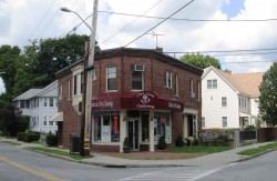 130 River St, Newton, MA 02465-1428