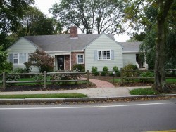 1370 Beacon St, Newton, MA 02468-1642