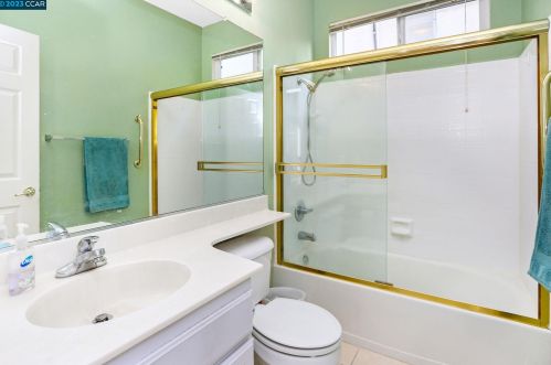 357 Napoleon Dr, San Leandro CA 94577-1580 exterior