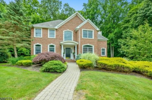 21 Coventry Way, Skyline Lakes, NJ 07456-2715