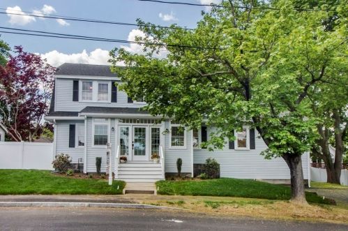 6 Pine Grove St, Milton MA  02186-4314 exterior