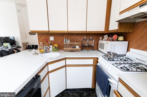 614 6 St, Philadelphia PA 19147-2128 exterior