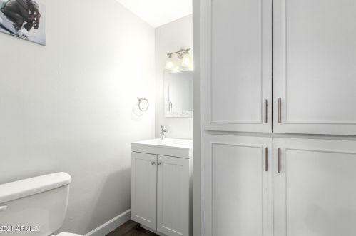 2858 Clarendon Ave, Phoenix AZ 85033-4117 exterior