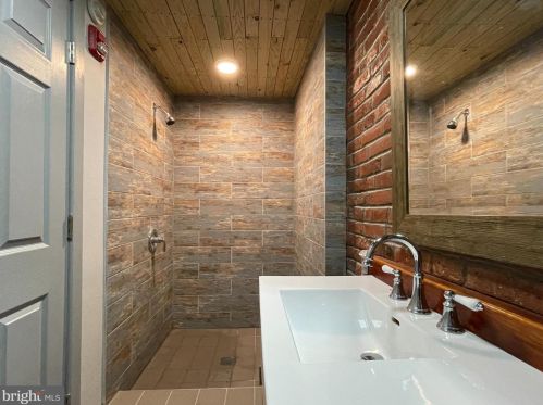 1815 20 St, Philadelphia PA 19145-2048 exterior