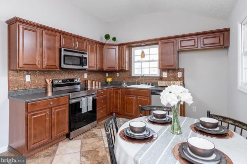 7 Nassau Ave, West Deptford NJ 08066-1120 exterior