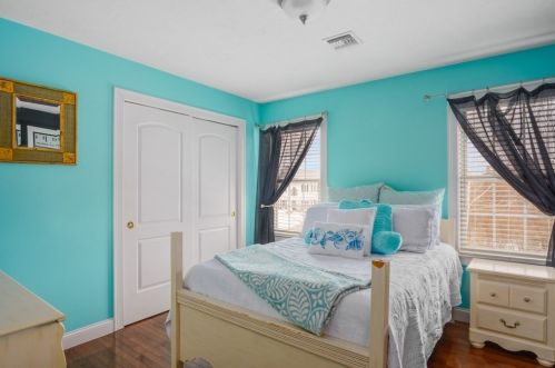 62 Chelsea Dr, Seekonk MA 02771-4923 exterior