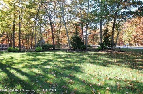 1062 Lakehurst Ave, Jackson Twp NJ 08527-5250 exterior