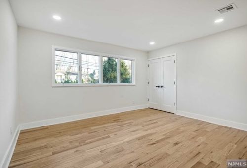 135 Knickerbocker Rd, Cresskill NJ  07626-2439 exterior