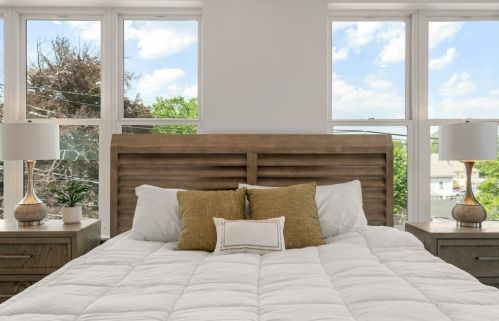 68 Los Angeles St, Newton, MA 02458-1019