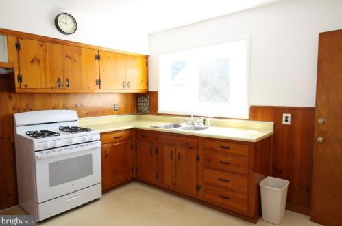 304 Main St, West Deptford NJ 08051-1031 exterior