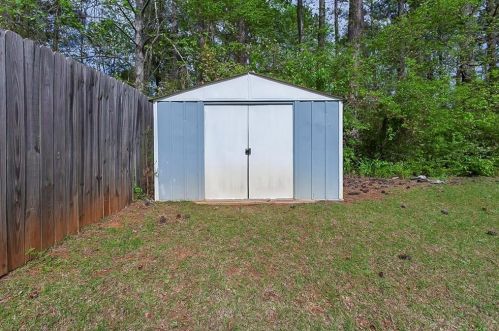 19 Hidden Lk Ct, Stockbridge GA 30281-1200 exterior