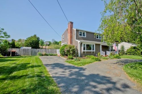 91 Campbell Dr, Agawam, MA 01001-3501