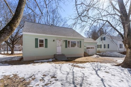 83 Litchfield Ave, Dracut, MA 01826-2559