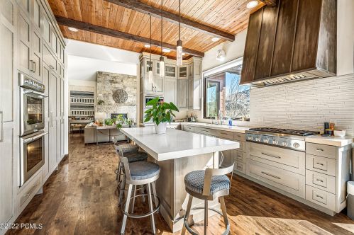 1995 Kidd Cir, Park City UT 84098-8512 exterior