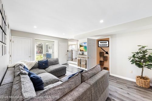 450 Branch Ave, Little Silver NJ  07739-1111 exterior