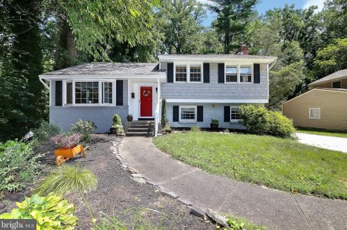 27 Cooper Dr, West Deptford, NJ 08096-3334