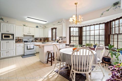 7 Pirates Cove Rd, Little Silver NJ 07739-1623 exterior