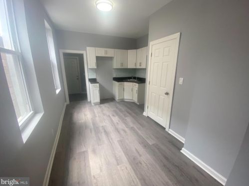 3250 6th St, Philadelphia PA  19140-5643 exterior