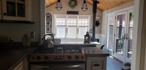 1562 Sassaquin Ave, New Bedford MA 02745-2328 exterior