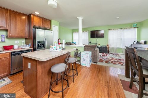 27 Highgrove Ct, West Deptford NJ 08086-3814 exterior