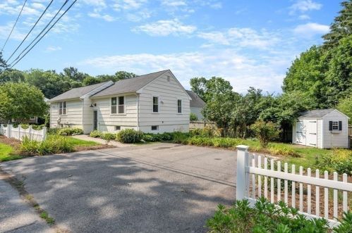 76 Chester Ave, Dedham MA  02026-6514 exterior