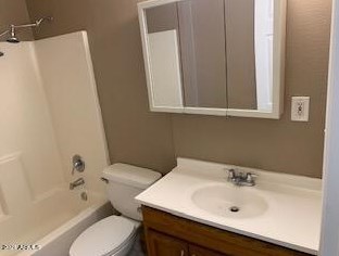 2808 Bethany Home Rd, Phoenix AZ 85015-2441 exterior