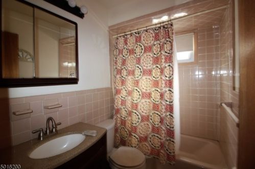 326 Skyline Lk Dr, Skyline Lakes NJ 07456-1953 exterior