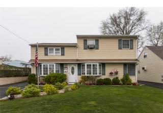 82 Mulberry St, Carteret, NJ 07008-1931