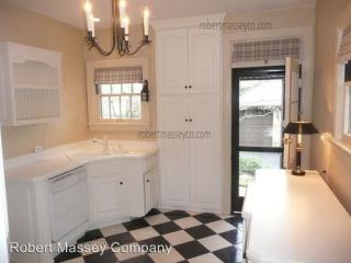 2331 Village Dr, Louisville KY  40205-1649 exterior