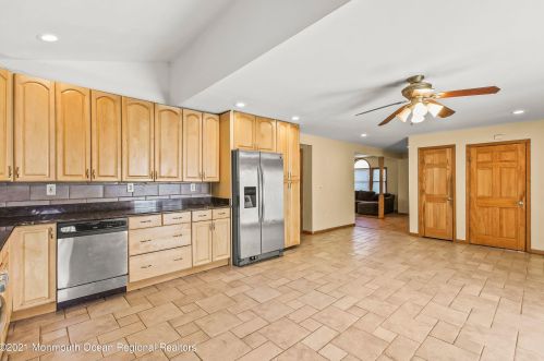 90 Willow Dr, Jackson Twp NJ  08527-3842 exterior