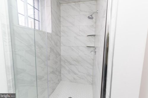 614 6 St, Philadelphia PA 19147-2128 exterior