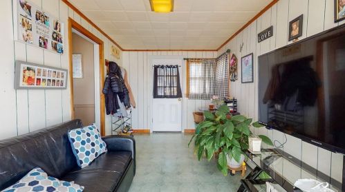 48 Crest Cir, Worcester, MA 01603-1523