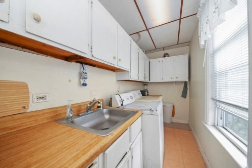 9 Lund St, Worcester MA 01607-1117 exterior