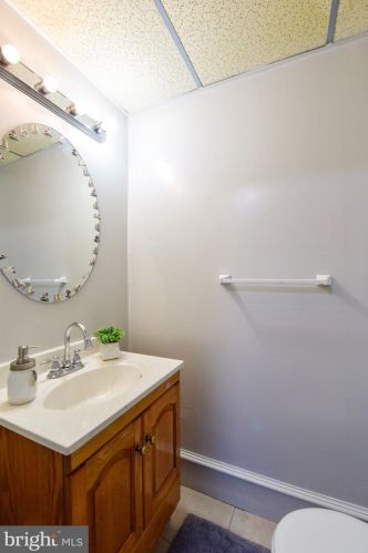 60 Barber Ave, West Deptford NJ  08096-2435 exterior