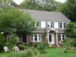 1724 Beacon St, Newton, MA 02468-1405