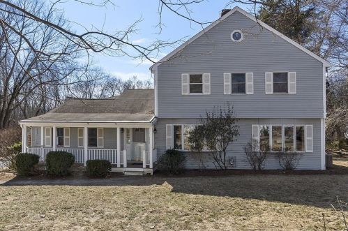 56 Robbins St, Acton, MA 01720-2718