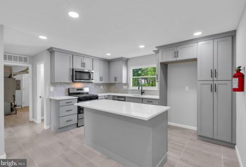 23 Wellington Pl, Burlington NJ  08016-3329 exterior