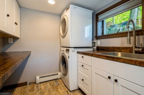 454 Skyline Lk Dr, Skyline Lakes NJ 07456-1917 exterior